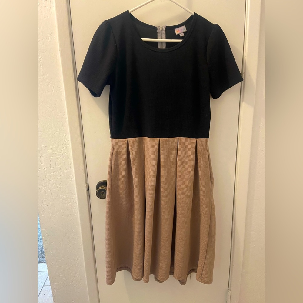 Lularoe large Amelia dress with pockets